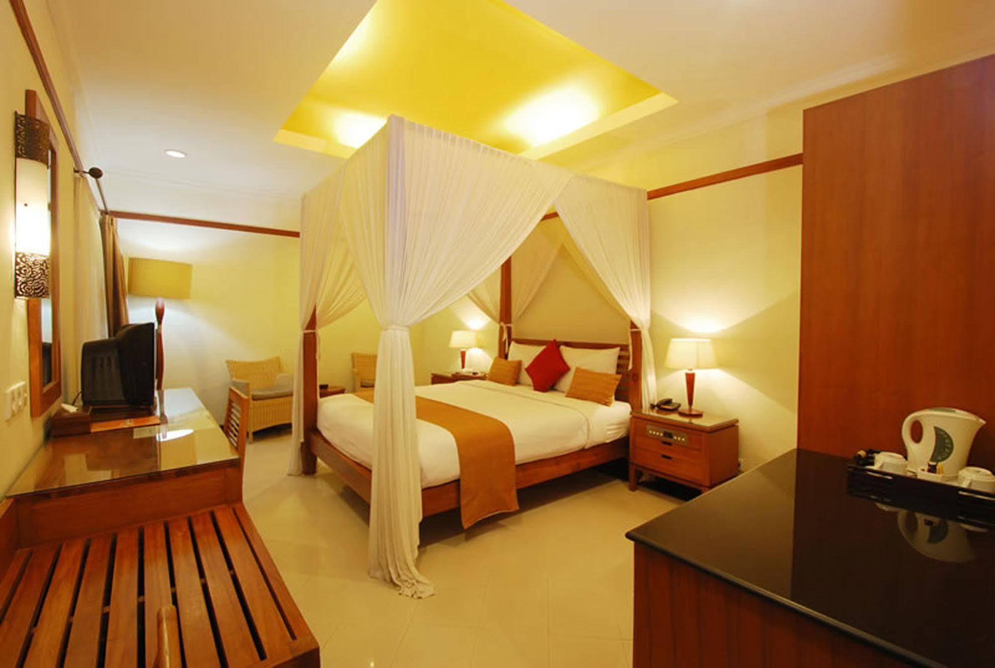 Yulia Kuta Hotel 3*
