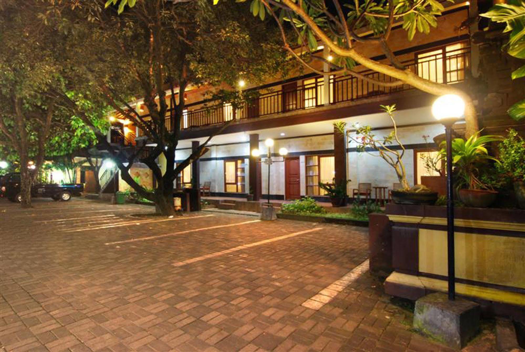Yulia Kuta Kuta (Bali)